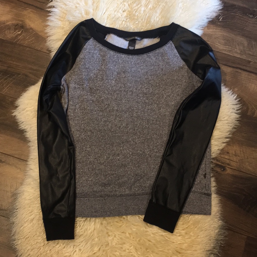 🖤Victoria Secret sweatshirt